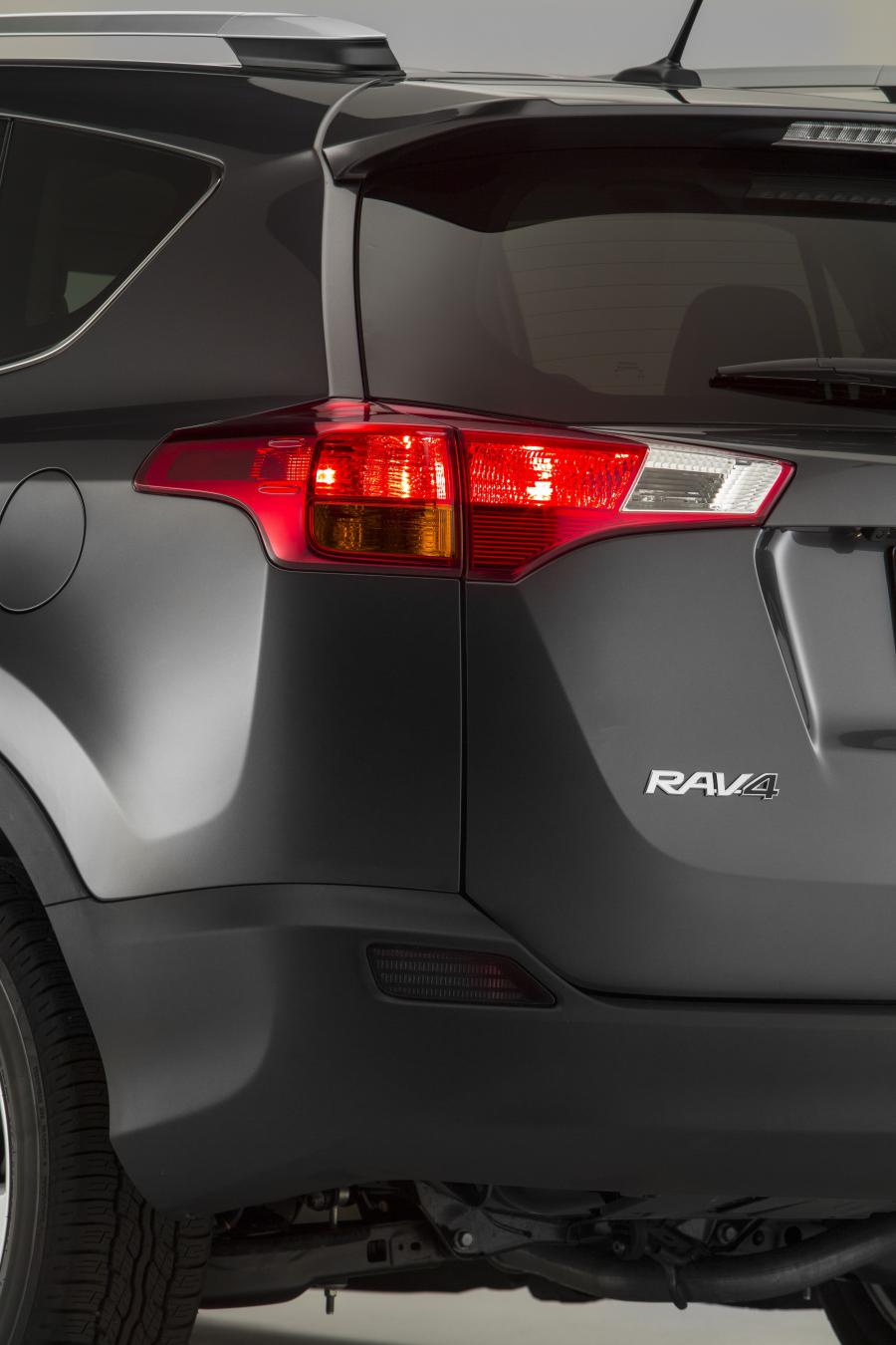  Toyota RAV4 2013 года  (US) (фото 14 из 34)